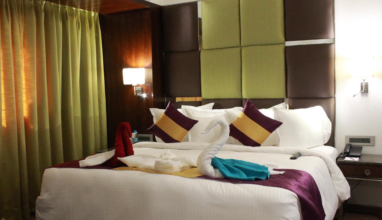 Hotel Ajantha Evergreen Віджаявада Екстер'єр фото